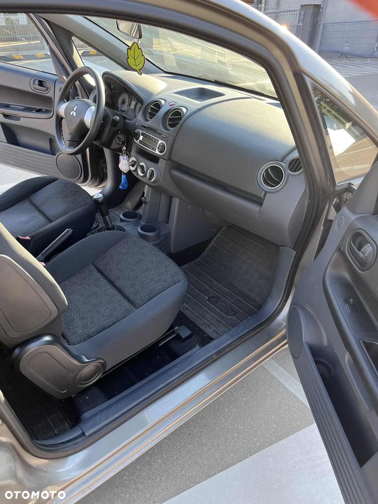 Mitsubishi Colt - 12