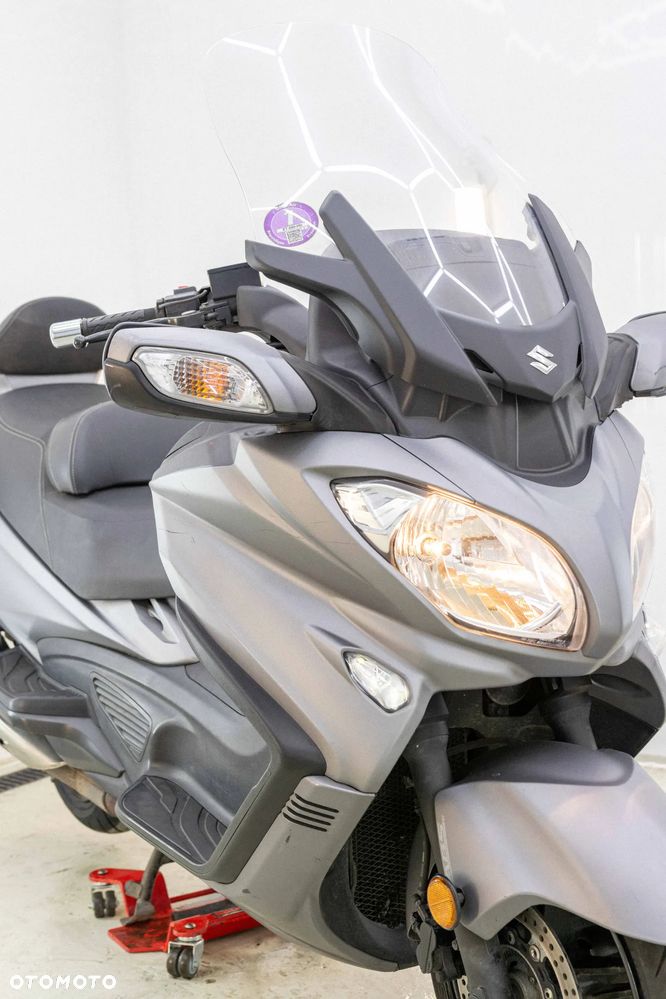 Suzuki Burgman - 12