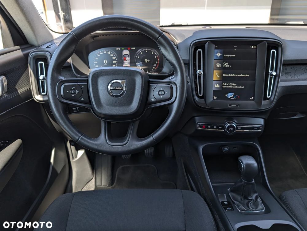 Volvo XC 40 T3 Momentum - 25