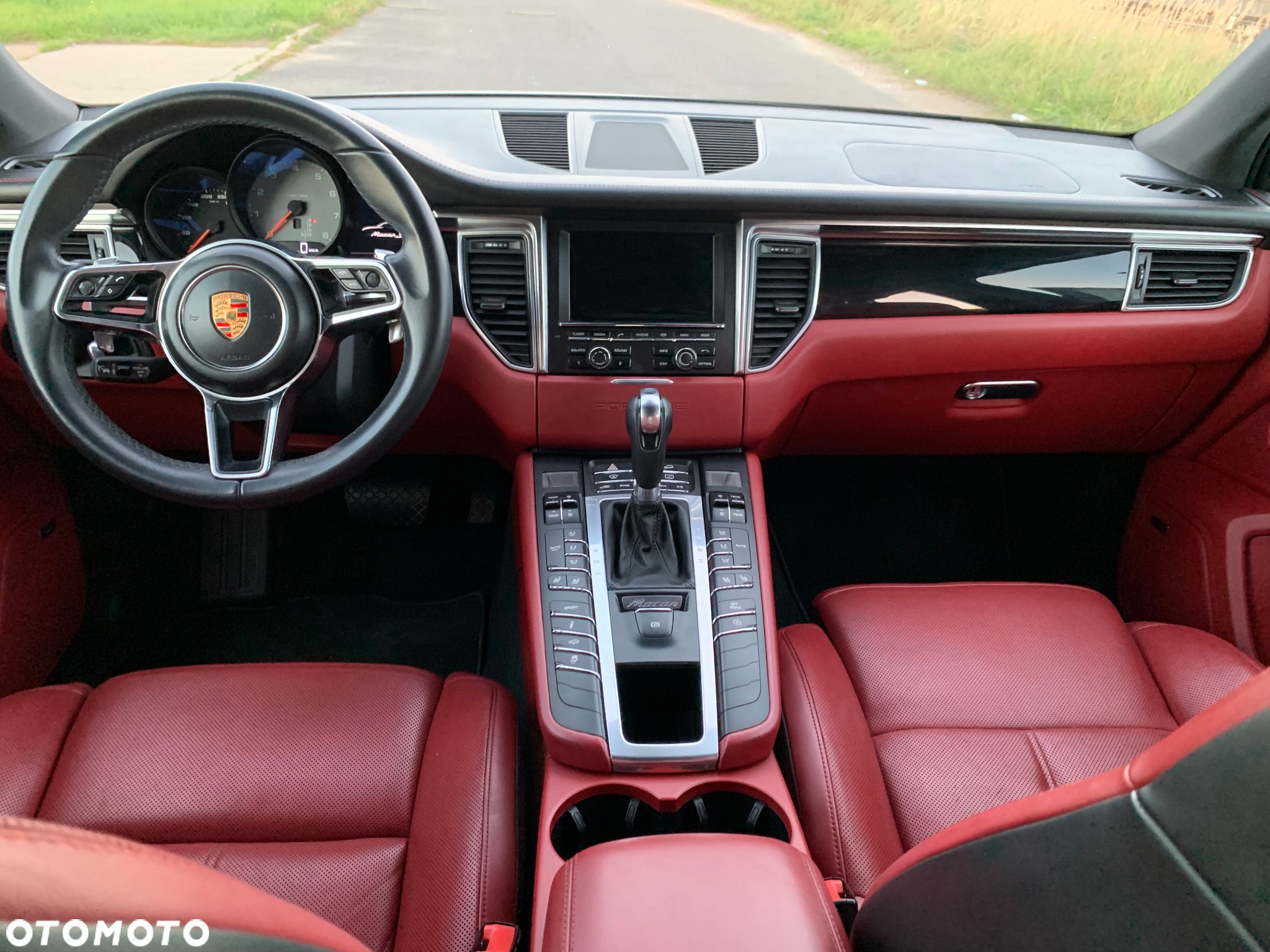 Porsche Macan S - 30
