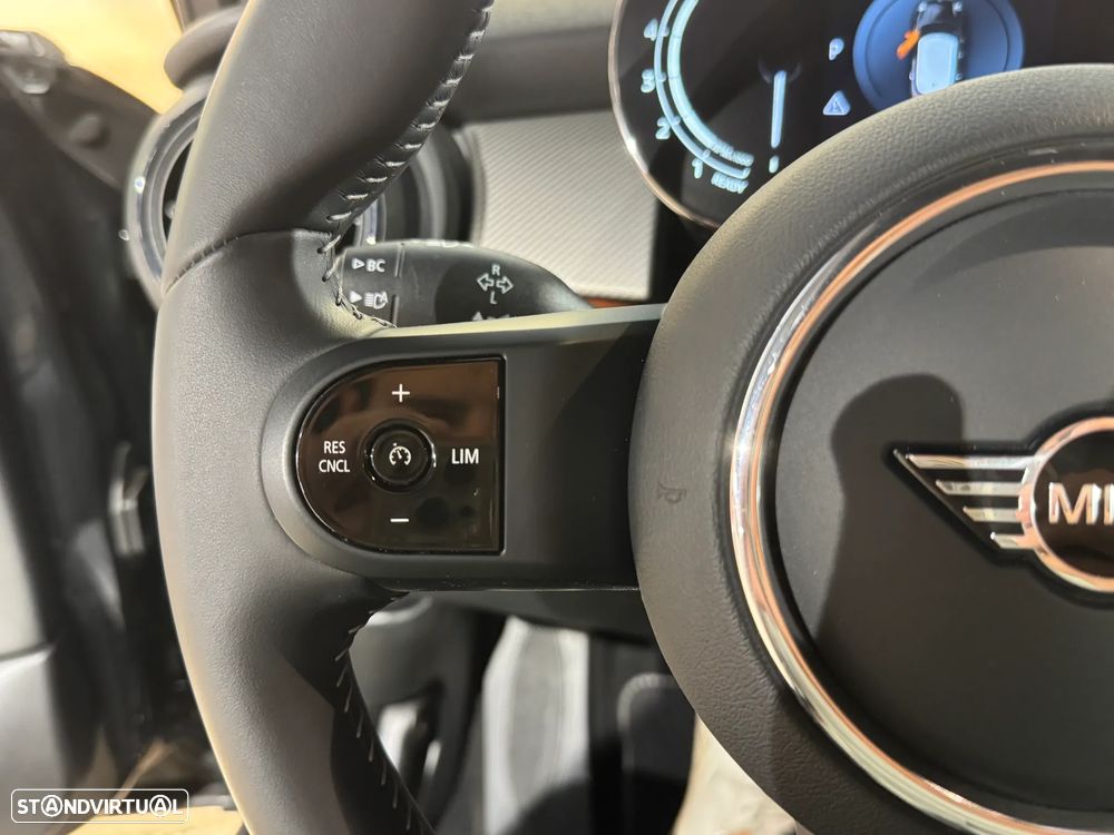 MINI 5 Portas Cooper Premium Yours Auto - 24