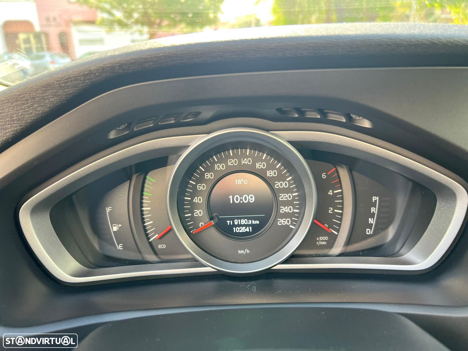 Volvo V40 2.0 D2 Momentum Geartronic - 15
