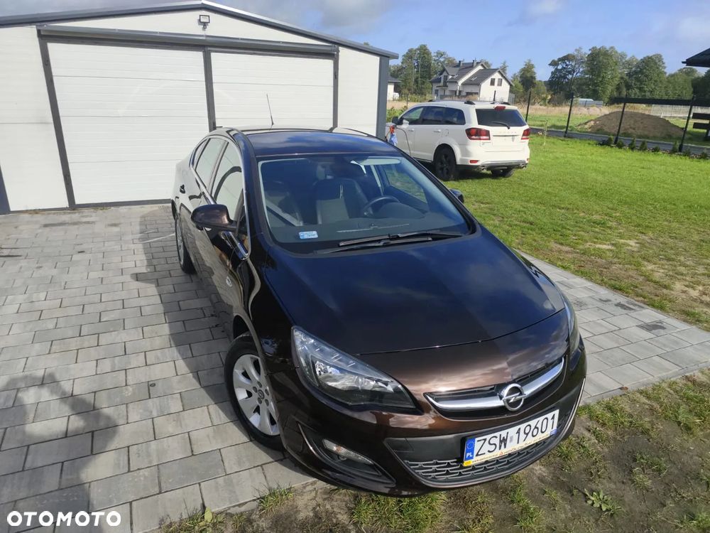 Opel Astra IV 1.6 Essentia - 1
