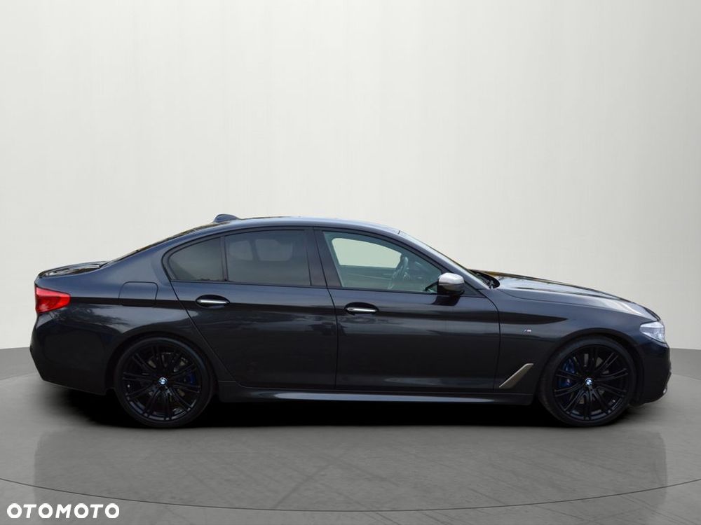 BMW Seria 5 M550i xDrive sport - 9
