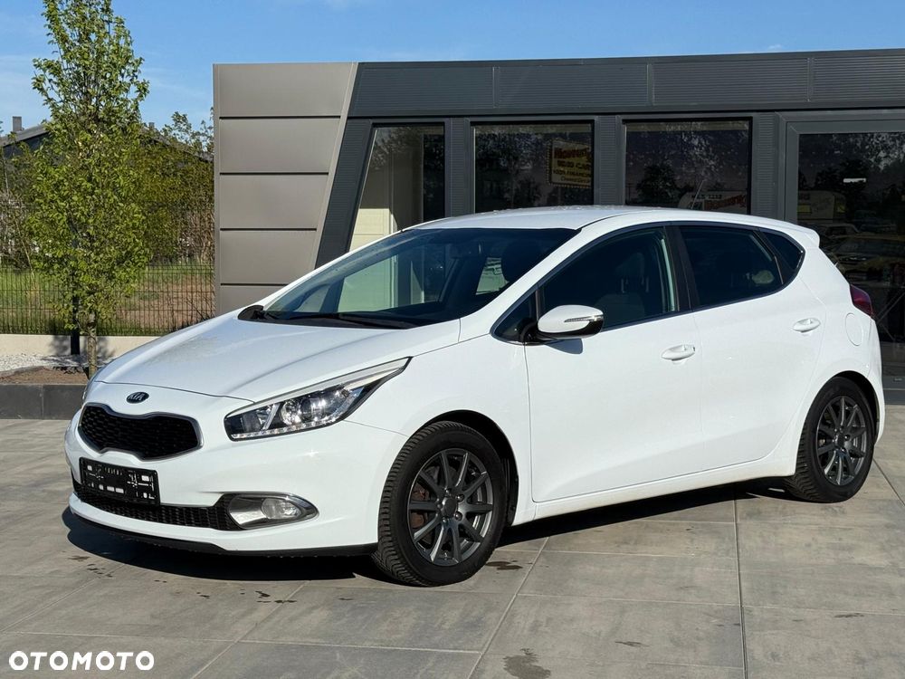 Kia Ceed - 11