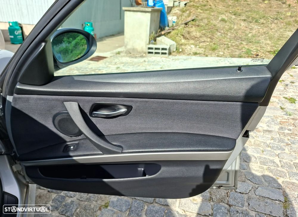BMW 320 d Sport - 14