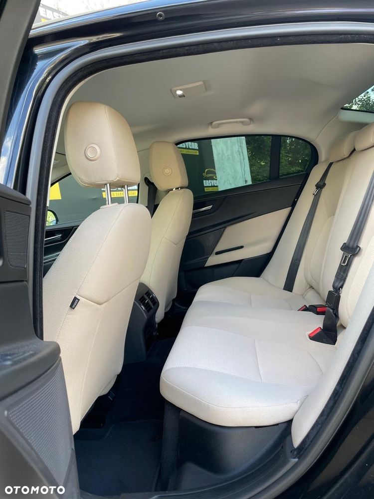 Jaguar XE 2.0 D Prestige - 5