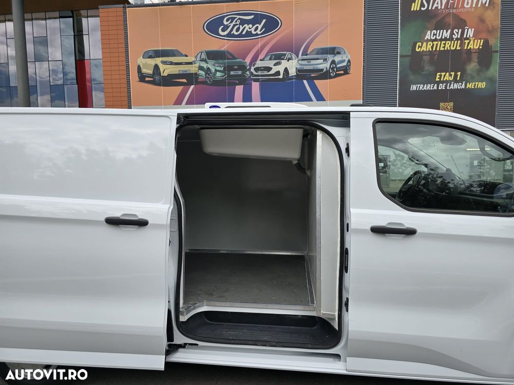 Ford Custom - 12
