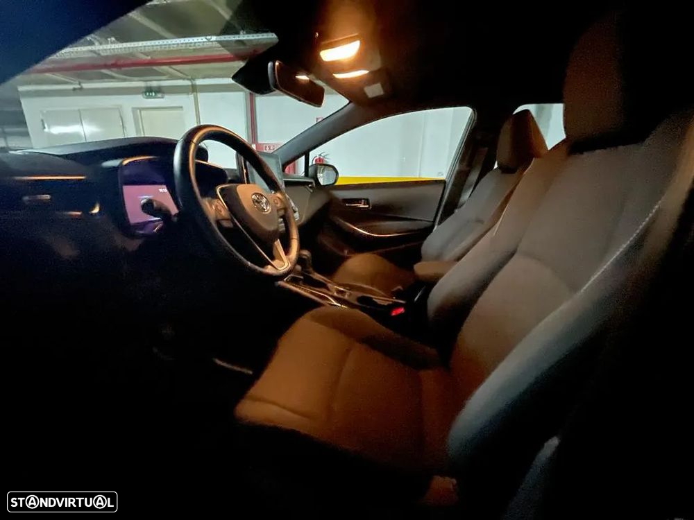 Toyota Corolla Touring Sports 1.8 Hybrid Comfort+P.Sport - 10