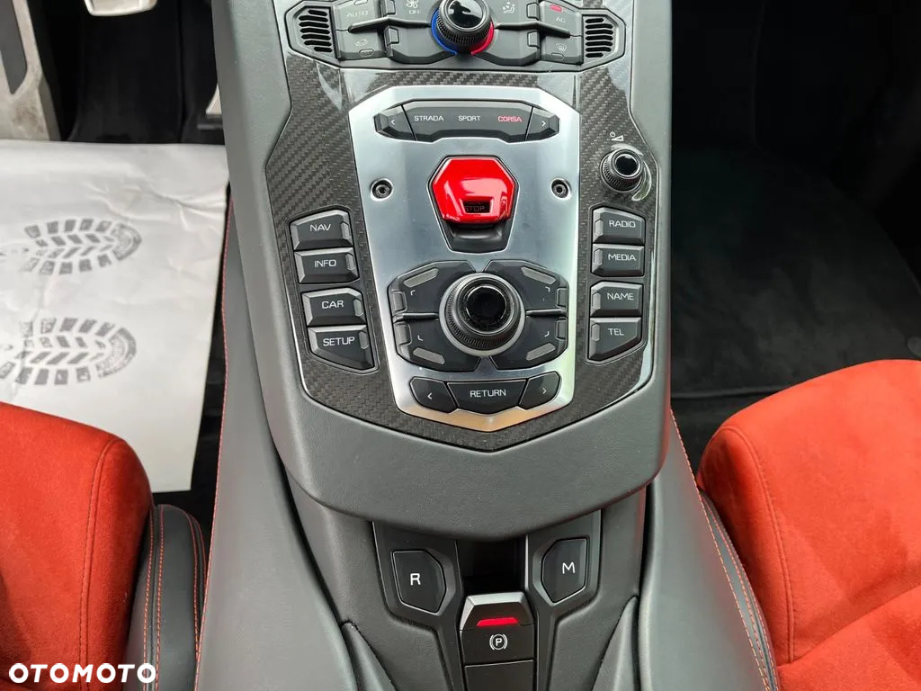 Lamborghini Aventador LP 700-4 - 10