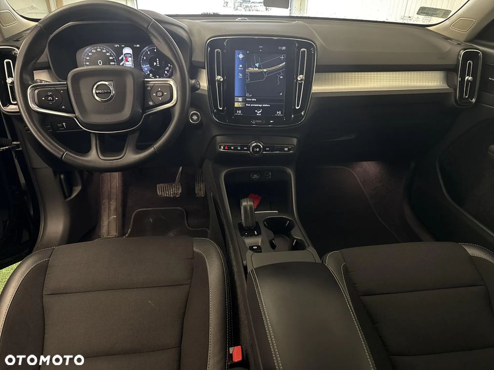 Volvo XC 40 T3 Momentum Pro - 22