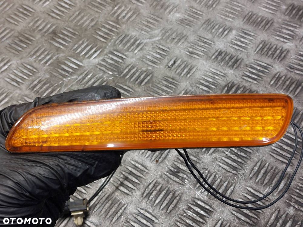 KIERUNKOWSKAZ OBRYSÓWKA ZDERZAKA LEWY PRZÓD VOLVO V40 S40 I LIFT 30621937 - 2