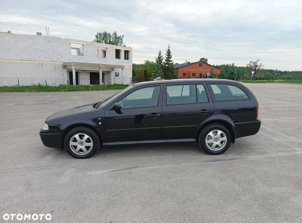 Skoda Octavia 1.6 Combi Ambiente - 6