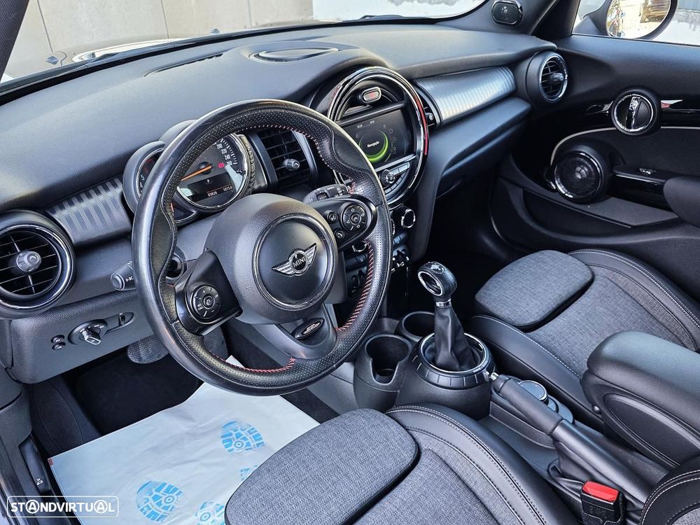 MINI 5 Portas Cooper D Auto - 20