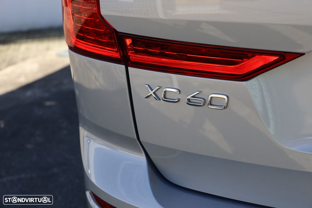 Volvo XC 60 2.0 T6 PHEV Core AWD - 37