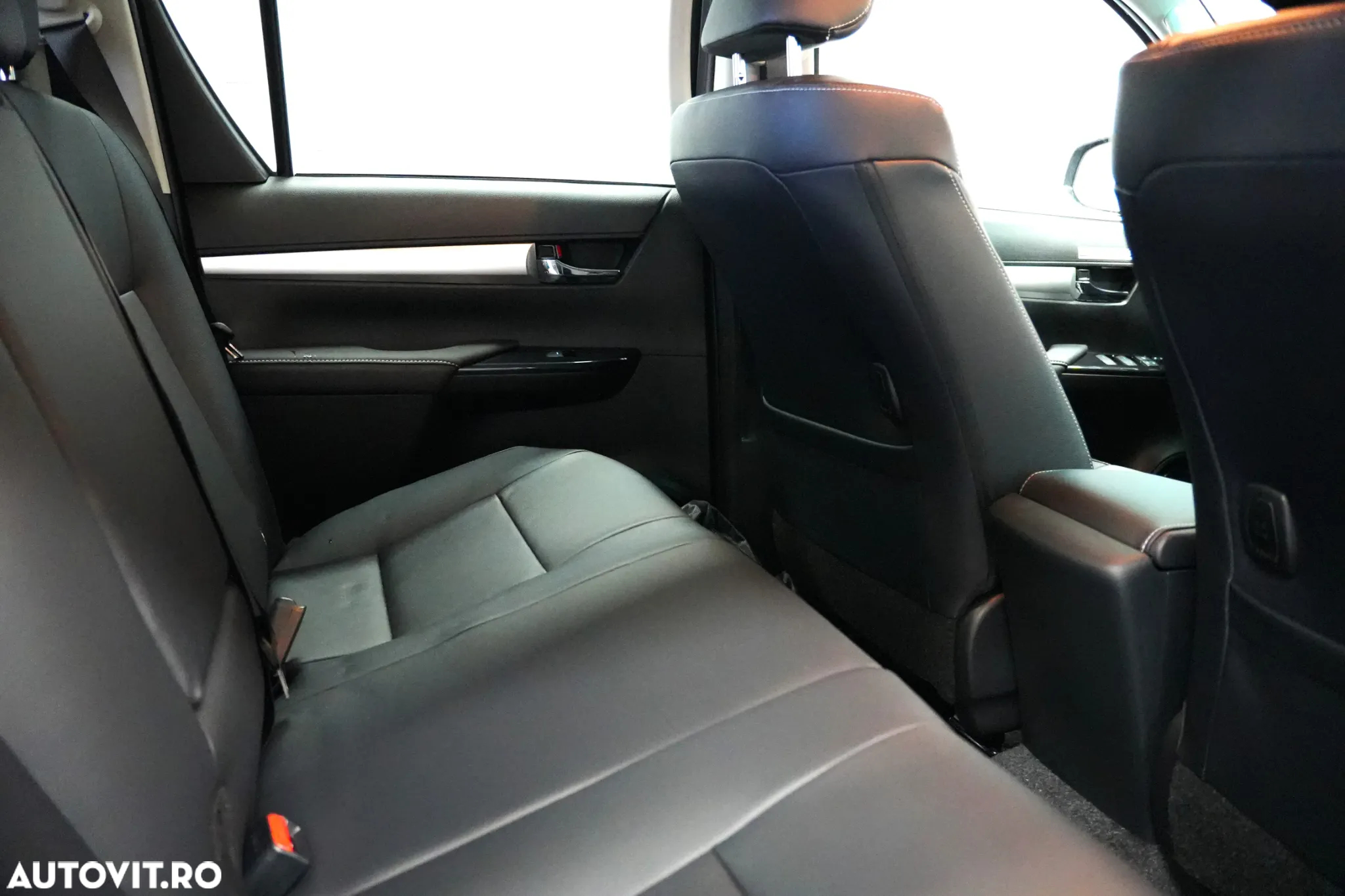 Toyota Hilux 2.4D 150CP 4x4 Double Cab AT Executive - 11