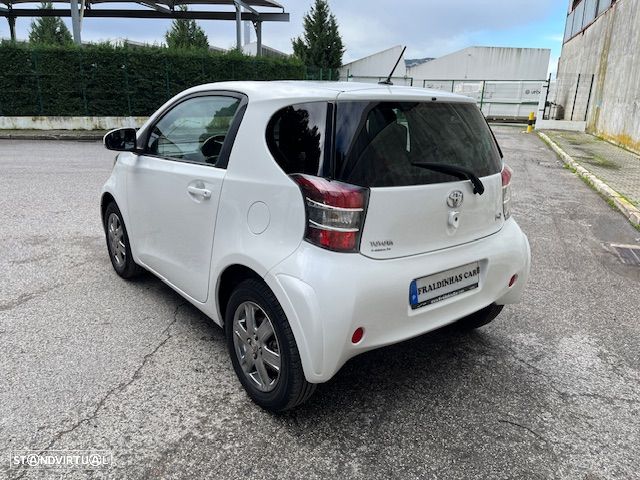 Toyota iQ 1.0 + - 7