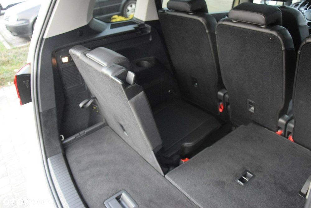 Volkswagen Touran - 19