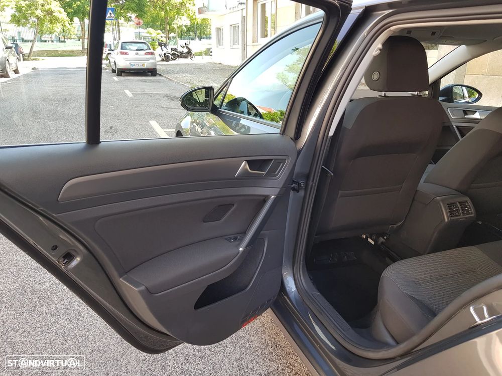 VW Golf Variant 1.6 TDi Confortline DSG - 30