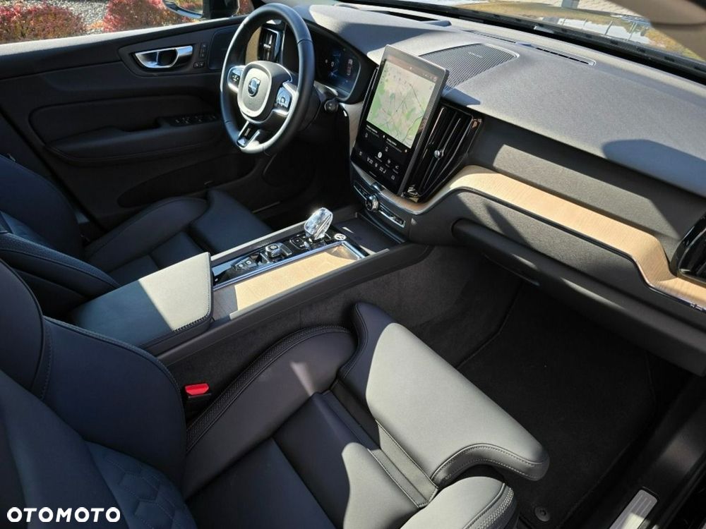 Volvo XC 60 B5 B AWD Plus Dark - 12
