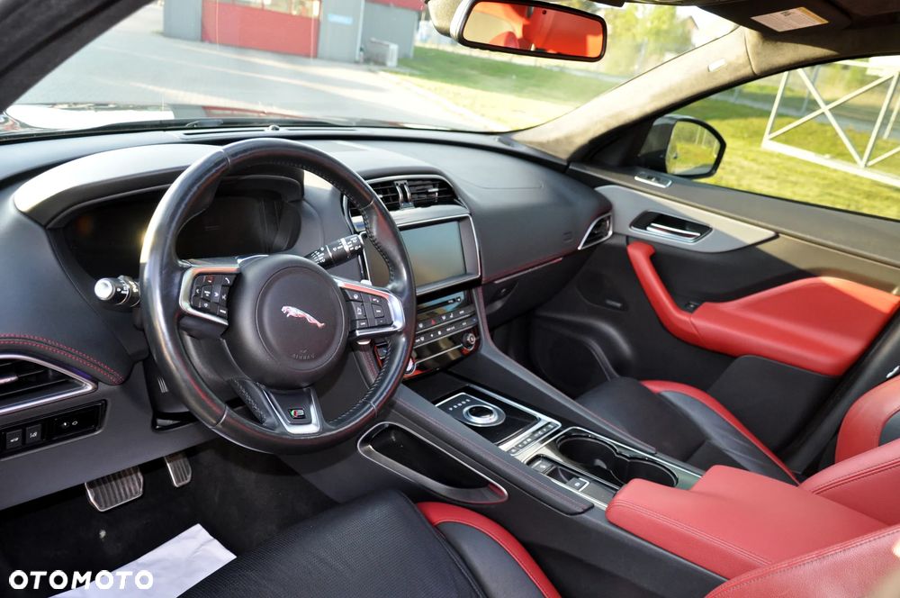 Jaguar F-Pace S AWD - 36