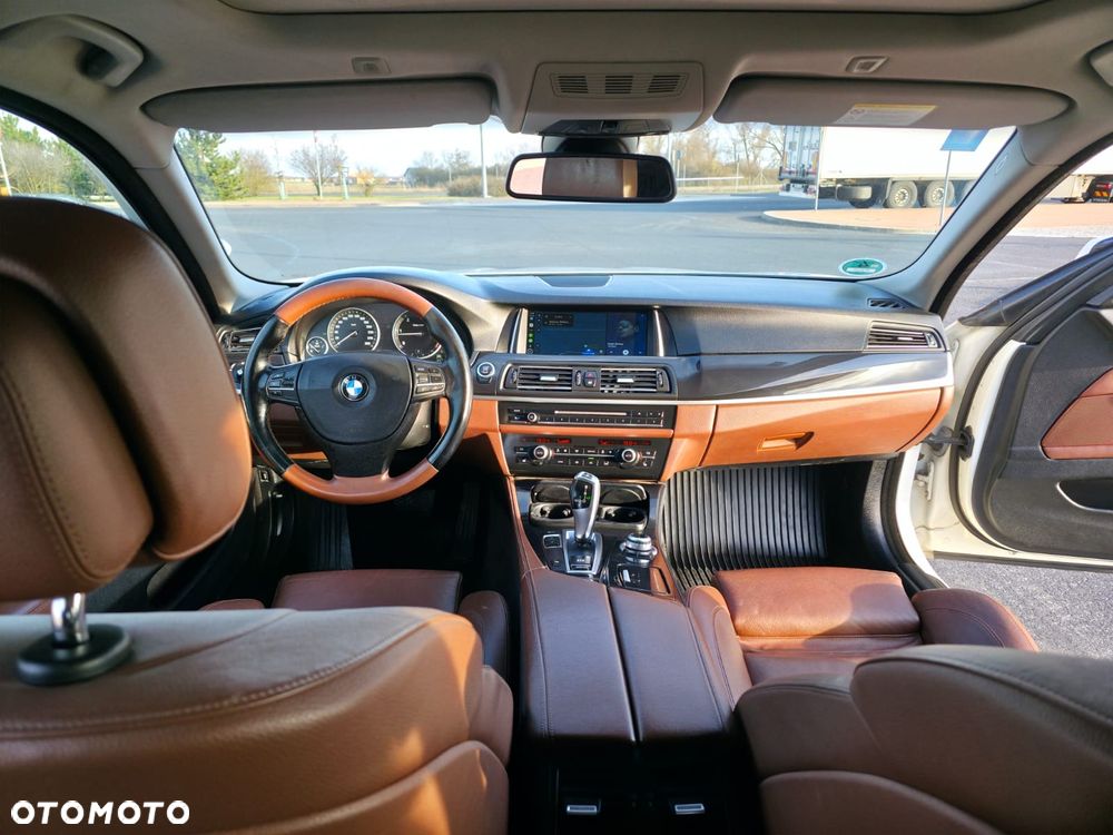 BMW Seria 5 525d Sport-Aut - 8