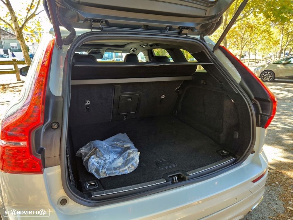 Volvo XC 60 2.0 T6 PHEV R-Design AWD - 30