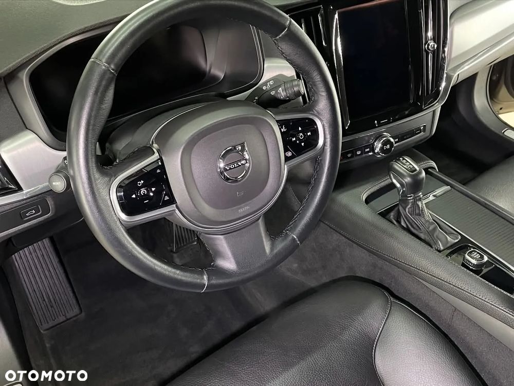 Volvo V90 D3 Momentum Pro - 9