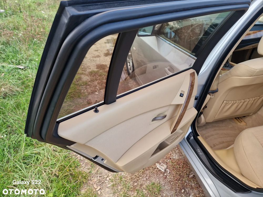 BMW Seria 5 525d - 14