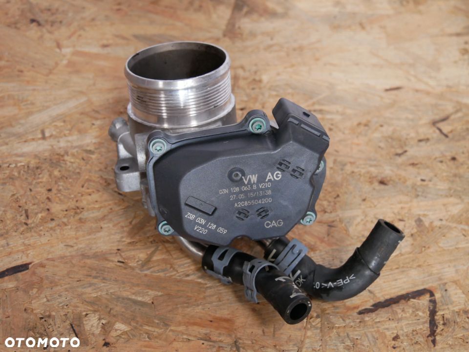 PRZEPUSTNICA VW PASSAT B8 2.0 TDI 15' CUA BITURBO 03N128063B - 2