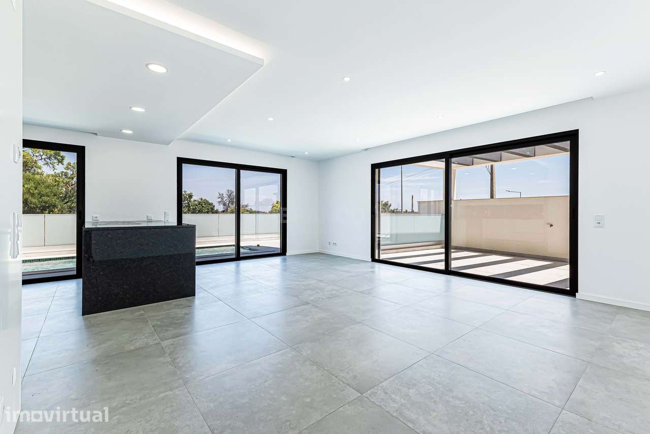 Moradia T3 com piscina e garagem - Mexilhoeira Grande - Grande imagem: 5/46