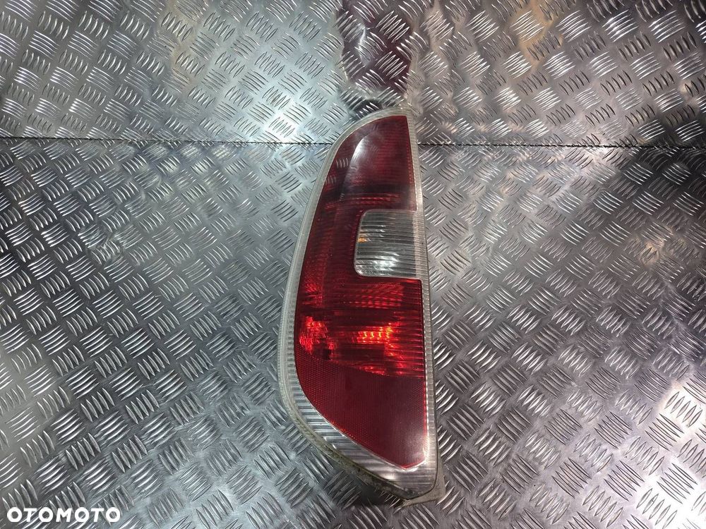 LAMPA LEWA TYLNA SKODA ROOMSTER - 1