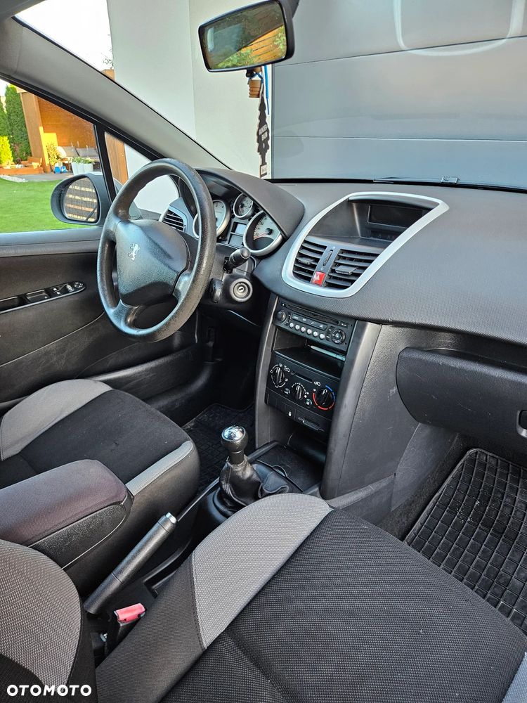 Peugeot 207 1.4 - 10