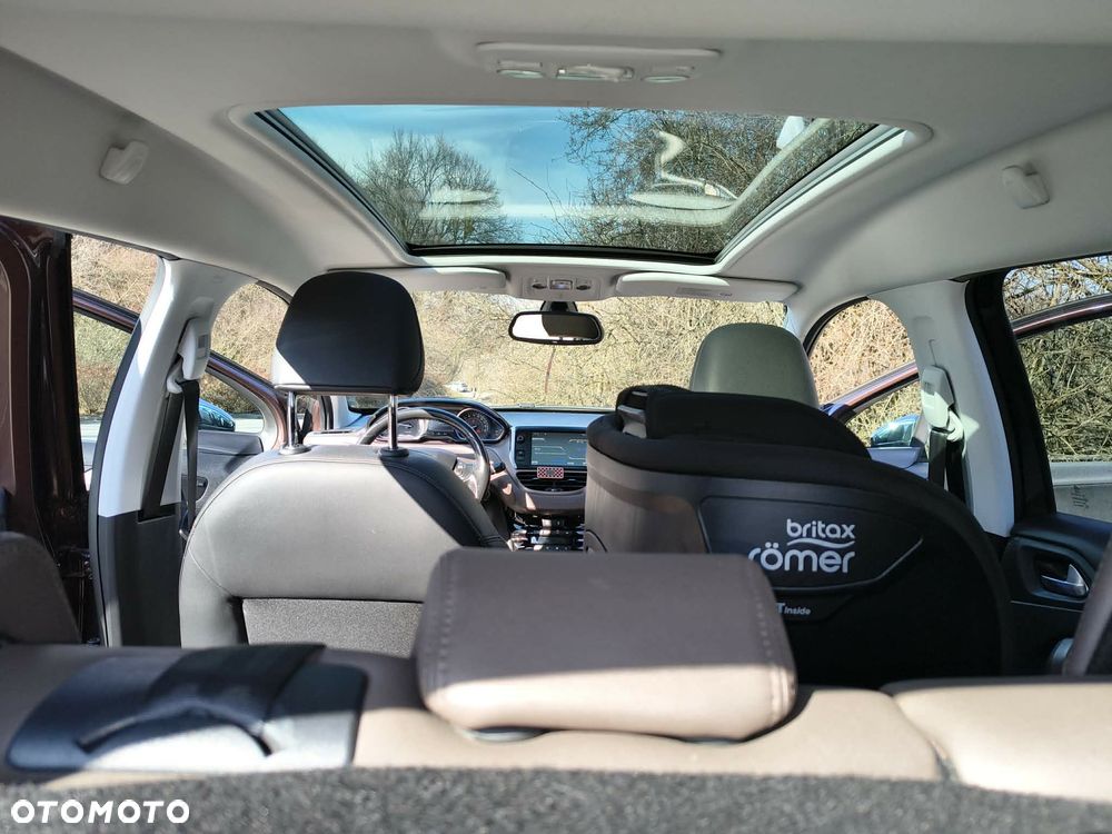 Peugeot 2008 1.6 e-HDi Allure S&S - 9