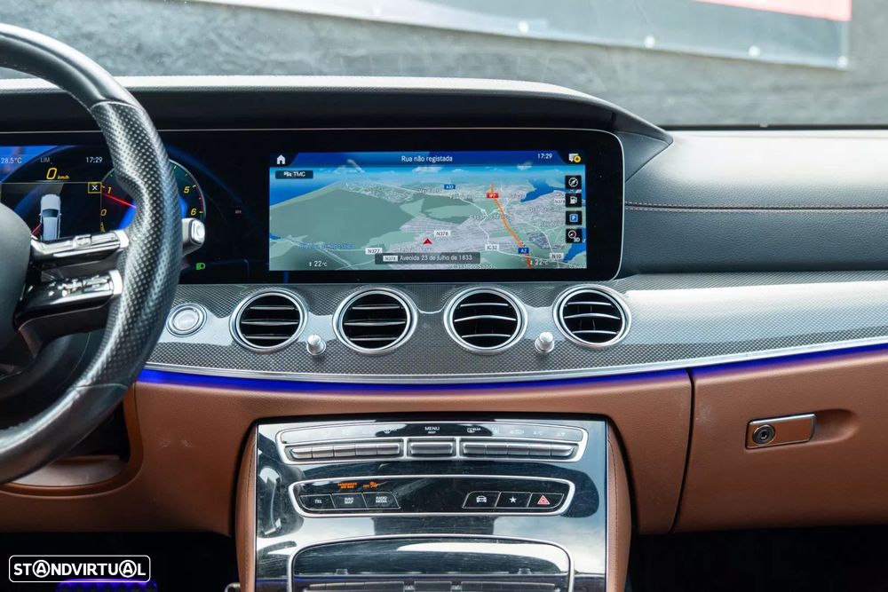 Mercedes-Benz E 300 de 4Matic T 9G-TRONIC AMG Line - 21