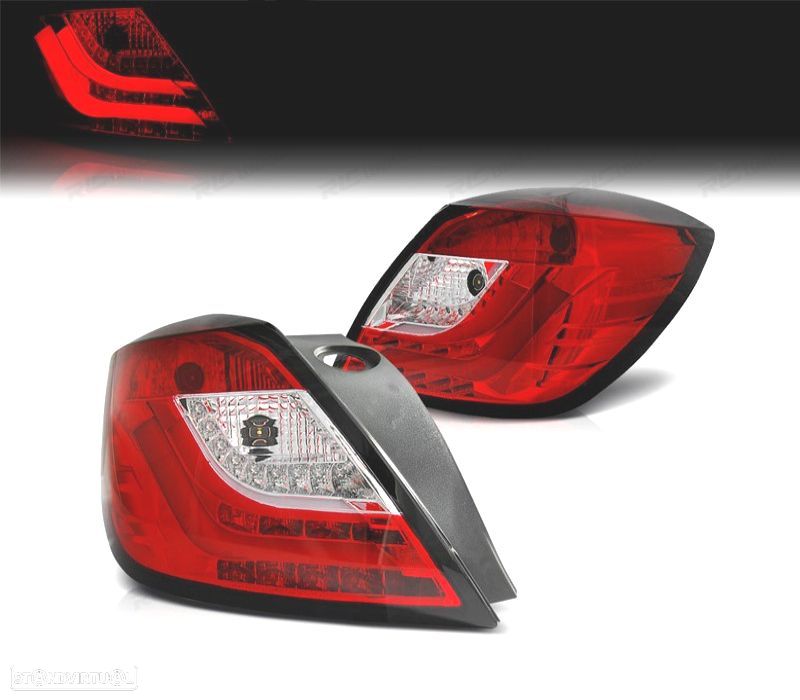 FAROLINS TRASEIROS OPEL ASTRA H GTC 04-09 LIGHT BAR FUNDO VERMELHO CROMADO - 1