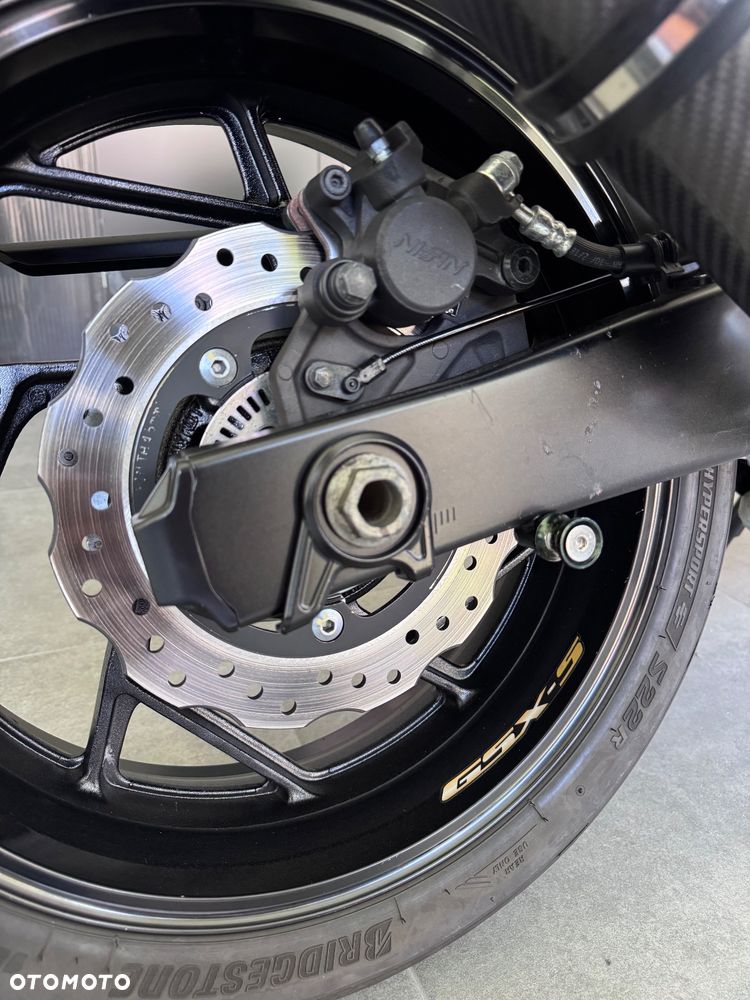 Suzuki GSX - 7