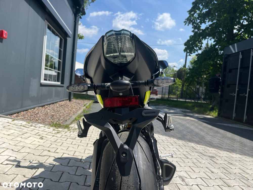 Triumph Street Triple - 21