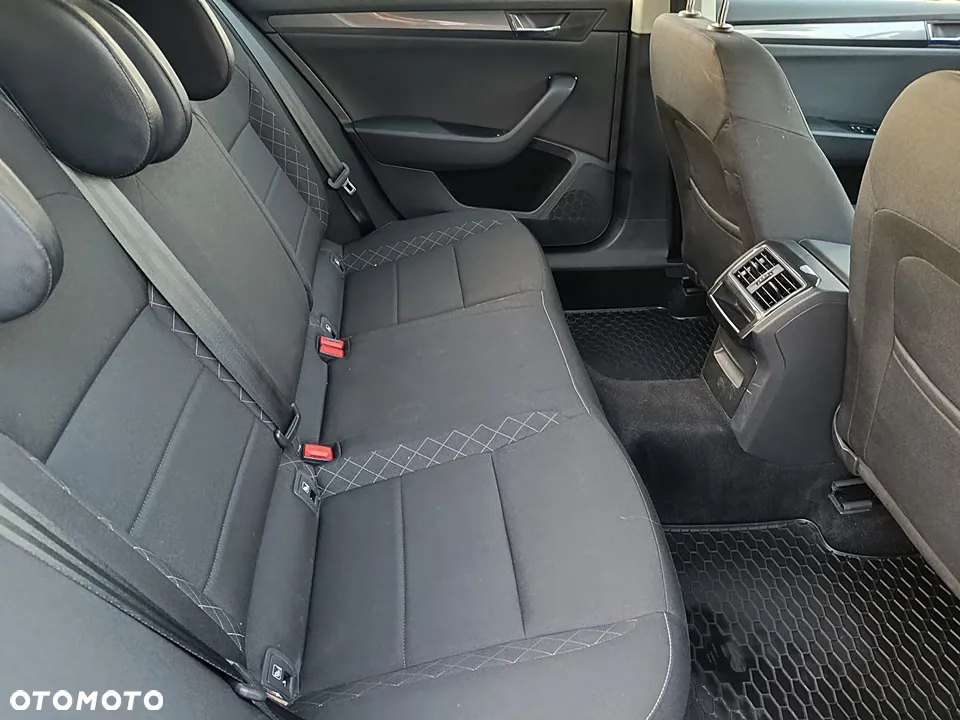 Skoda Superb 2.0 TDI Ambition - 30