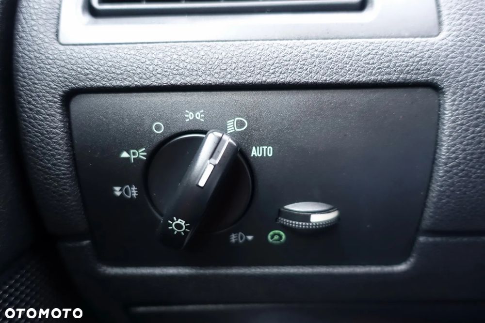 Ford Mondeo 3.0 V6 ST 220 - 23