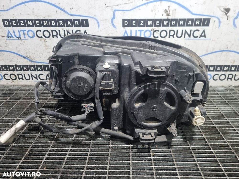 Far Dreapta Volvo XC90 Facelift 2007 - 2014 SUV 4 Usi (1224) Fara xenon - 2