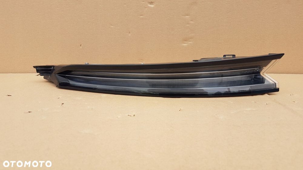lampa tył prawa porsche taycan 9j1945092g - 2