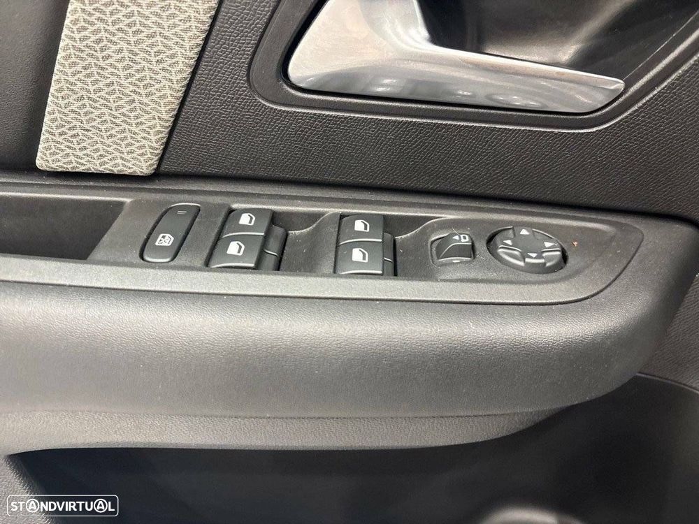 Citroën C4 X 1.2 PureTech Plus EAT8 - 19