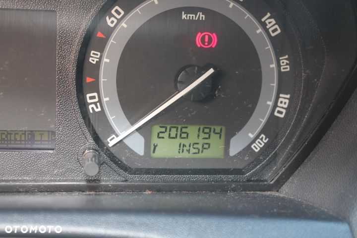 Skoda Fabia ver-1-4-16v-comfort - 9