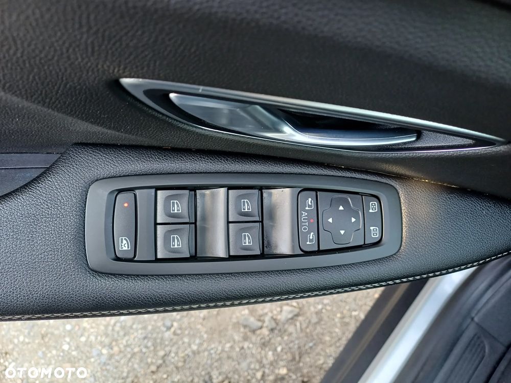 Renault Grand Scenic - 17