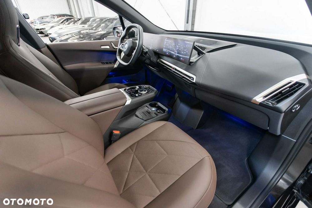 BMW iX - 23