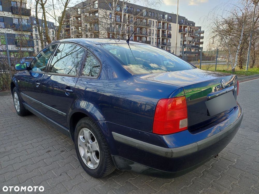 Volkswagen Passat 1.6 GL - 19
