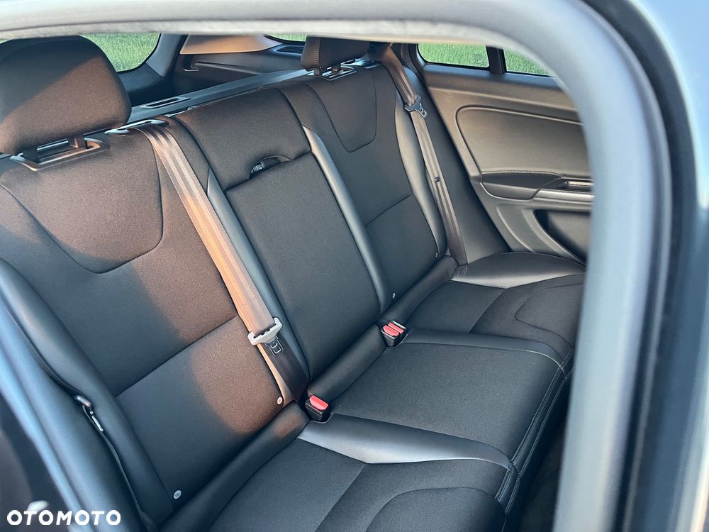 Volvo V60 D3 Momentum - 20