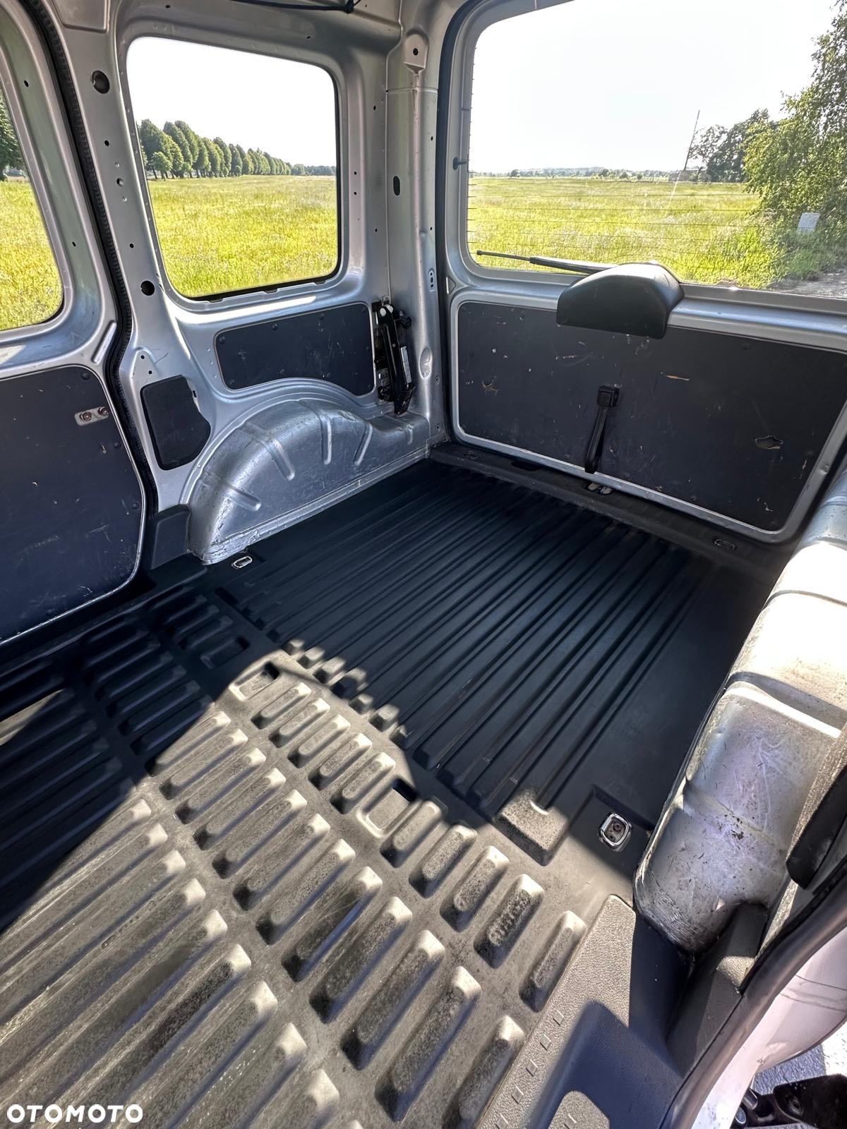 Volkswagen Caddy - 10