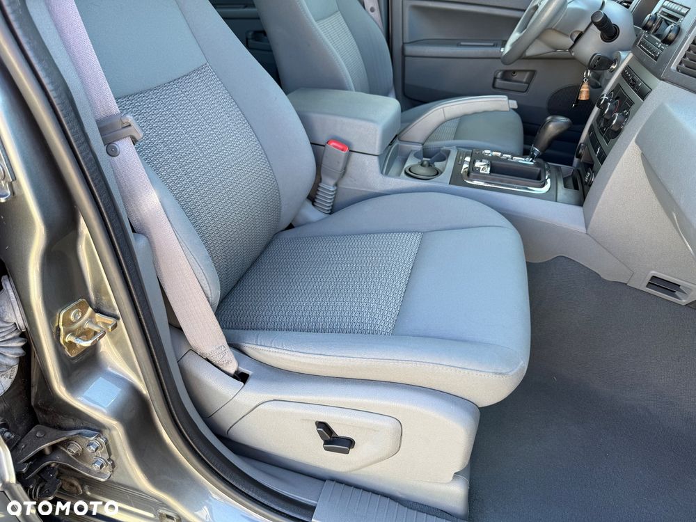 Jeep Grand Cherokee 3.0 CRD Laredo - 25